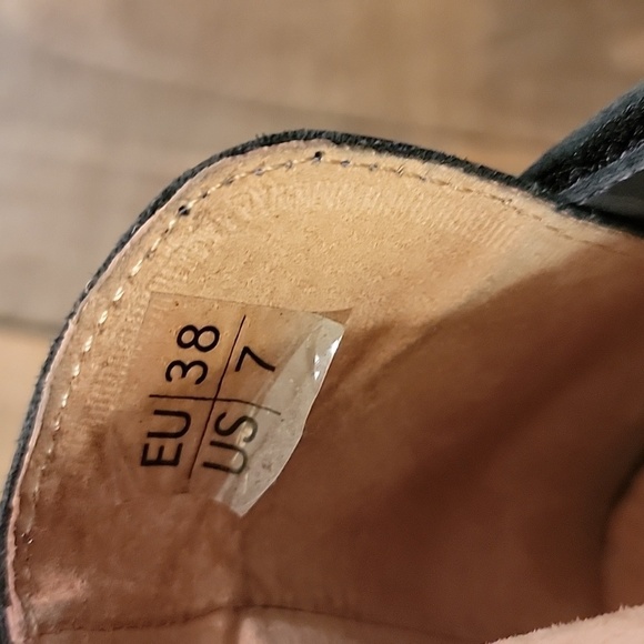 💥COOL WAY booties black sz 7 cutout velcro - Picture 3 of 4